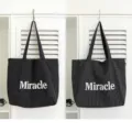 Reversible black and plaid casual tote bag with 'Miracle' print - Black Reversible