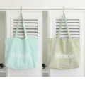Bolso tote reversible a cuadros verdes con estampado de letras Miracle - Verde Reversible