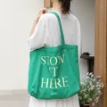 Grote groene canvas draagtas met STOW IT HERE letteropdruk voor dagelijks casual gebruik - Groen