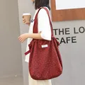 Elegante bolso tote de lona roja con lunares blancos y cordón para mujer - Rojo