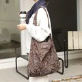 Estiloso bolso tote de lona marrón con bordado de cachemira blanca para mujeres - Marrón