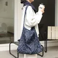 Bolso de lona azul informal de estilo japonés con intrincados bordados de cachemira - Azul