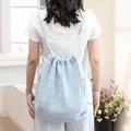 Modischer hellblauer gestrickter Kordelzug-Rucksack mit lässigem Streifendesign und Baumwolltextur - Blau