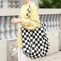 Bolso tote grande de lona con estampado de cuadros blanco y negro para mujer chic - Estilo Tote con Estampado de Tablero (SR2133)