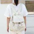 Mochila minimalista de nailon blanco crema con bolsillos con cordón y correas ajustables - Blanco Roto