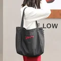 Bolso tote de lona denim negra de moda con elegantes letras bordadas rojas Super Dog - Negro