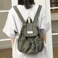 Mochila retro de lona verde oliva con cierre de cordón y bolsillos plisados laterales - Verde
