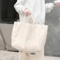 Bolso tote de lona lavada de gran capacidad de estilo japonés minimalista en color beige - Blanco Roto