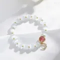 Elegante pulsera de cuentas de ojo de gato blanco con cristal de fresa y un dije de luna creciente. - Ojo de Gato #1 / Blanco (Estilo Luna Creciente)