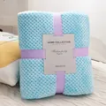 Morbida coperta in flanella azzurra a nido d'ape con elegante nastro regalo viola - Coperta per animali / 45x65cm / Celeste
