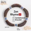 Handgefertigtes Natur-Sandelholz-Armband mit 6mm blauen Kyanit-Perlen und Gold-Abstand - Kyanit Stil / Spiral-Blütenblatt Sandelholz Armband