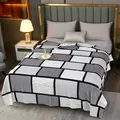 Elegante manta de franela a cuadros blancos y negros con un diseño de textura acanalada - 70x100cm / Cuadros Gris y Blanco
