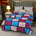 Suave manta de franela a cuadros con vibrantes rayas de cebra en azul y magenta de moda - 70x100cm / Cuadros Azul y Pasta de Frijol