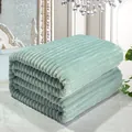 Weiche mintgrüne Flanell-Kuscheldecke mit gerippter Maiskorn-Textur für das Büro - 70x100cm Geschenkdecke / Mintgrün