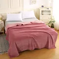 Coperta in pile corallo rosa antico con motivo a spina di pesce goffrato su un letto - Coperta Regalo 70*100cm / Rosa fagiolo