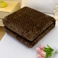 Luxuriöse kaffeebraune weiche Flanellldecke mit Waffelwebstruktur für Zuhause oder Büro - Kaffeebraun