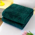 Weiche dunkelgrüne Flanelldecke mit Waffelstruktur für Büro und gemütliches Zuhause - Dunkelgrün