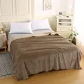 Weiche braune Korallenvlies-Flanelldecke mit Textur für Bett und Mittagsschlaf - 70*100cm Geschenkdecke / Hellkaffee