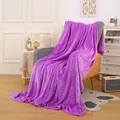 Couverture en flanelle violette douce avec motif carré gaufré pour la sieste ou canapé - Plaid / Boîte cadeau / Violet