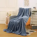 Premium weiche blaue Flanell-Fleecedecke mit gemütlichem Streifenmuster für das Sofa - Cyan