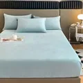 Juego de sábana bajera de terciopelo de leche azul claro con fundas de almohada para invierno - Azul Niebla