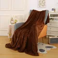 Luxuriöse braun strukturierte Flanell Kuscheldecke perfekt für gemütliches Sofa Dekor - Dunkelbraun