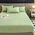 Juego de sábana bajera premium de terciopelo verde claro con fundas de almohada para invierno - Verde Vainilla
