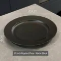 Assiette plate en céramique noir mat de 10 pouces avec détail de texture en spirale - Assiette Plate Spirale / 10" / Noir mat
