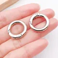 Par de mosquetones de resorte chapados en plata de 18k para joyería DIY y accesorios - Gancho de Resorte Redondo (25853)