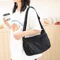 Japanische schwarze Nylon-Umhängetasche für Damen mit verstellbarem Schultergurt - Schwarz