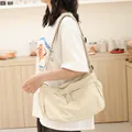 Minimalistische japanische Nylon-Umhängetasche in Creme-Beige für den täglichen Gebrauch - Weiß