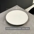 Assiette en céramique blanche de 8 pouces avec motif tourbillon et bord argenté élégant - 8 pouces / Argent Blanc