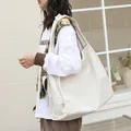 Elegante bolso tote de lona con textura de gofre en color blanco roto y correa ancha - Blanco Roto