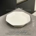 Assiette octogonale en céramique blanche de 8 pouces avec bord argenté côtelé - Assiette Octogonale 8 Pouces (Unique) / Argent