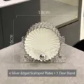 Κομψό σετ από 6 λευκά κεραμικά πιάτα με διαφανή ακρυλική βάση αποθήκευσης, 18x16cm - 6 Κυκλικά Πιάτα + Διαφανή Βάση / Σετ 6 Πιάτων Με Βάση / Ασημί