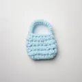 Detalle de mini bolsa para auriculares de chenilla azul hecha a mano - Azul Agua