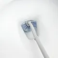 Scopino per WC grigio con manico lungo e setole blu per la pulizia profonda degli angoli - Grigio