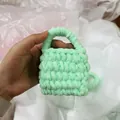 Bolsita para auriculares tejida a mano verde menta en hilo de chenilla grueso - Verde Agua