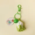 Unieke handgemaakte gebreide Chinese kool sleutelhanger met een groene bel eraan - Kool Veerclip Stijl