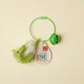 Handgemaakte gehaakte kool sleutelhanger met groene bel en geluksbrenger acryl label - Kool Stalen Ring Stijl