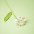 Handgehaakte witte vergeet-mij-nietje bloem met groene steel en blad voor decoratie - Witte Vergeet-mij-nietjes