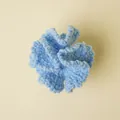 Handgebreide lichtblauwe wollen anjerbloemkop voor doe-het-zelf decoratie en kunst - Blauw Anjer Kop