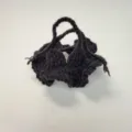 Handgefertigtes schwarzes Häkel-Bikini-Outfit für 20cm Puppen - Schwarzer Bikini-Rock