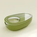 Minimalistischer tragbarer Pillenteiler in Avocado-Form Grün mit Sichtfenster für Tabletten - Matcha-Grün