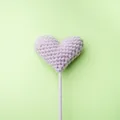Elegante varita de flores de corazón de ganchillo púrpura hecha a mano para San Valentín - 1 Pieza / Púrpura Raíz de Loto