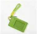 Detalle de porta tarjetas verde con cordón trenzado y ventana de ID - 1 Pieza/Paquete / Verde