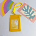 Tarjetero amarillo brillante con cordón y estampado de oso lindo - 1 Funda de Tarjeta + 1 Cordón / Amarillo