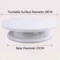 Weißer drehbarer Tortenteller aus Kunststoff, 28 cm Durchmesser oben und 23 cm Basis. - Drehscheibe (Standardmodell)