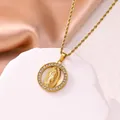 Elegante goldene Halskette aus Edelstahl mit Maria-Relief-Anhänger und Kristallrand - Rundes Jungfrau Maria Medaillon (Halskette A)