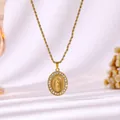 Goldene religiöse Jungfrau Maria Halskette mit ovalem Kristall-Anhänger - Ovales Jungfrau Maria Medaillon (Halskette B)